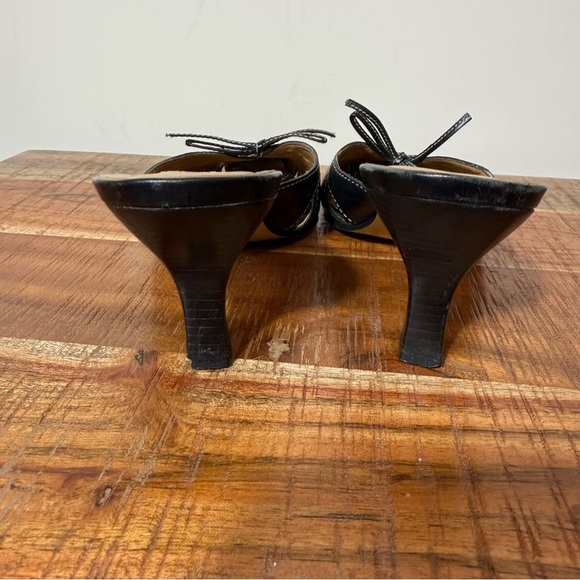 Vintage Etienne Aigner Black Heeled Mules with Timeless Elegance, Size 8 - Picture 6 of 10